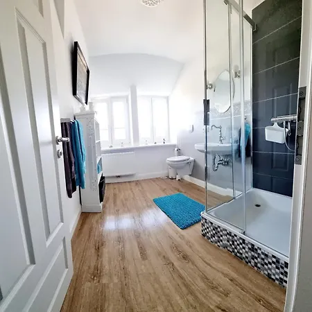Knudsen Apartment *